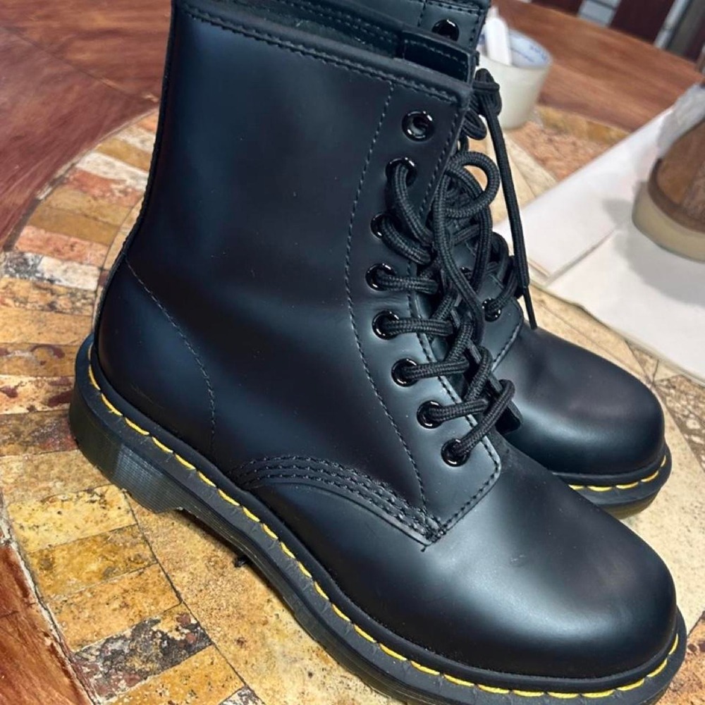 Dr Martens  Ladies 1460 Leather boots New without tags Size 6 usl